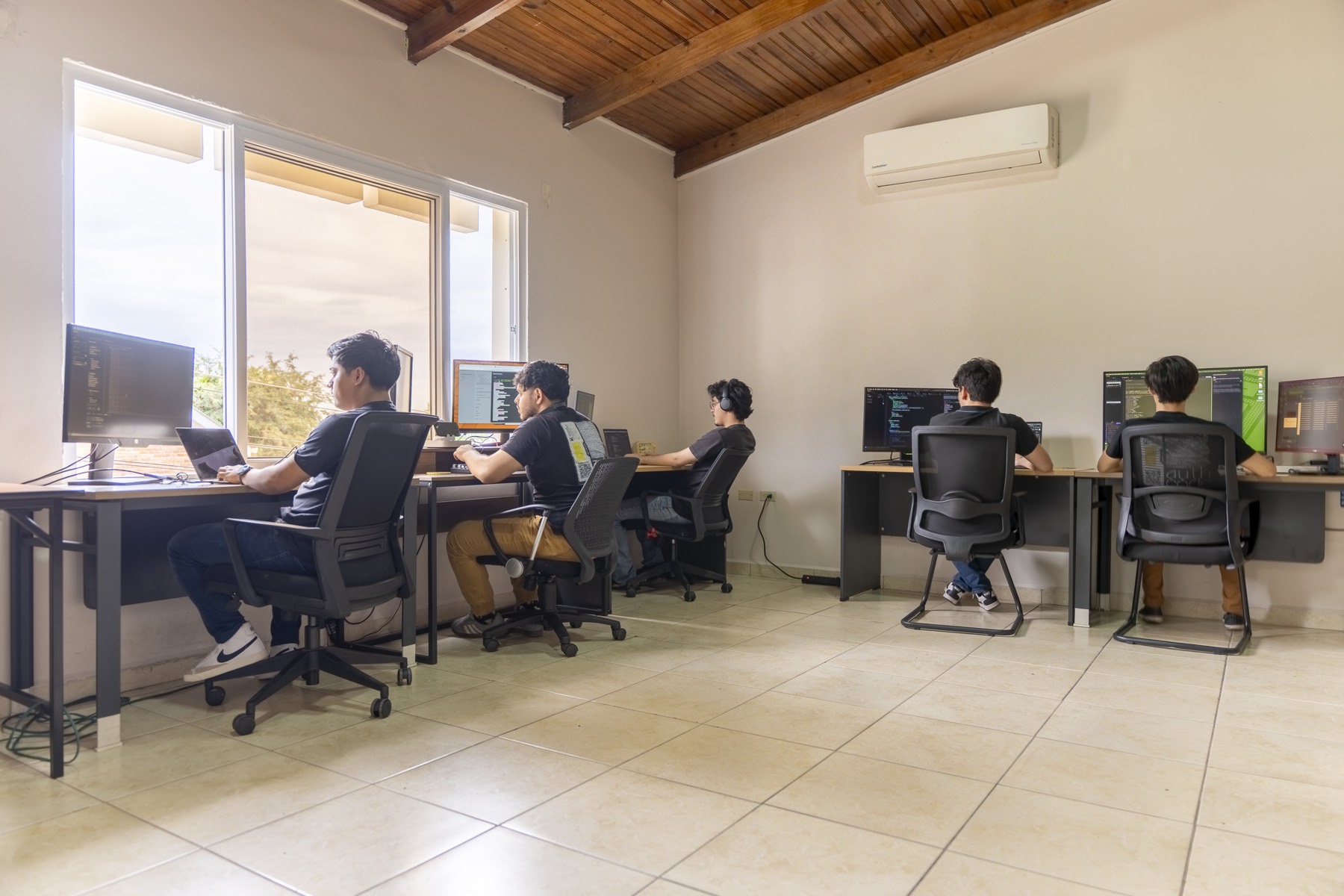 Equipo de desarrollo de Authcode Technologies