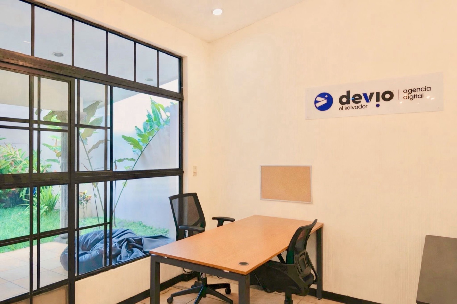 Oficina del grupo en San Salvador